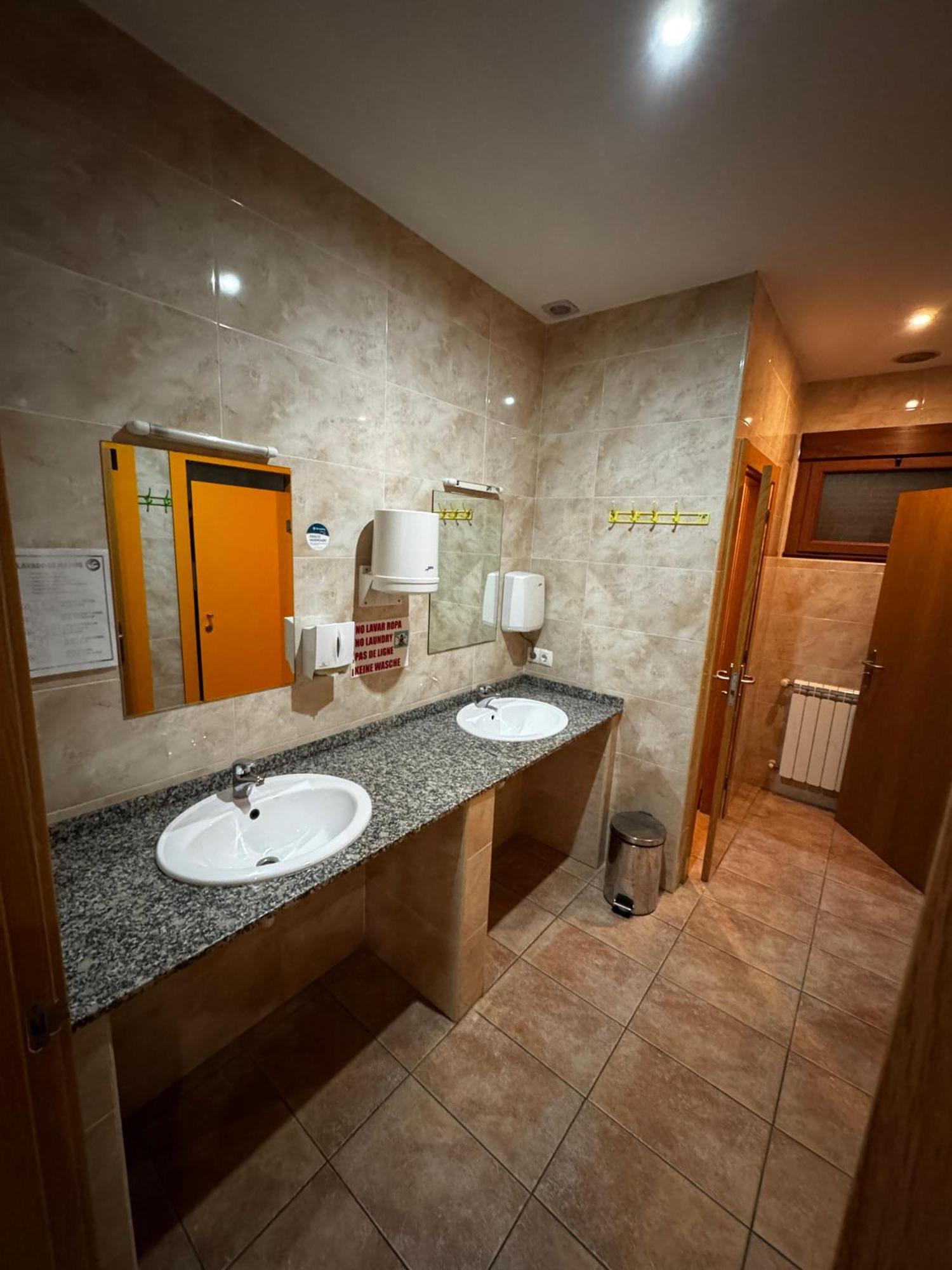 Albergue De Peregrino Cruz De Fierro フォンセバドン エクステリア 写真