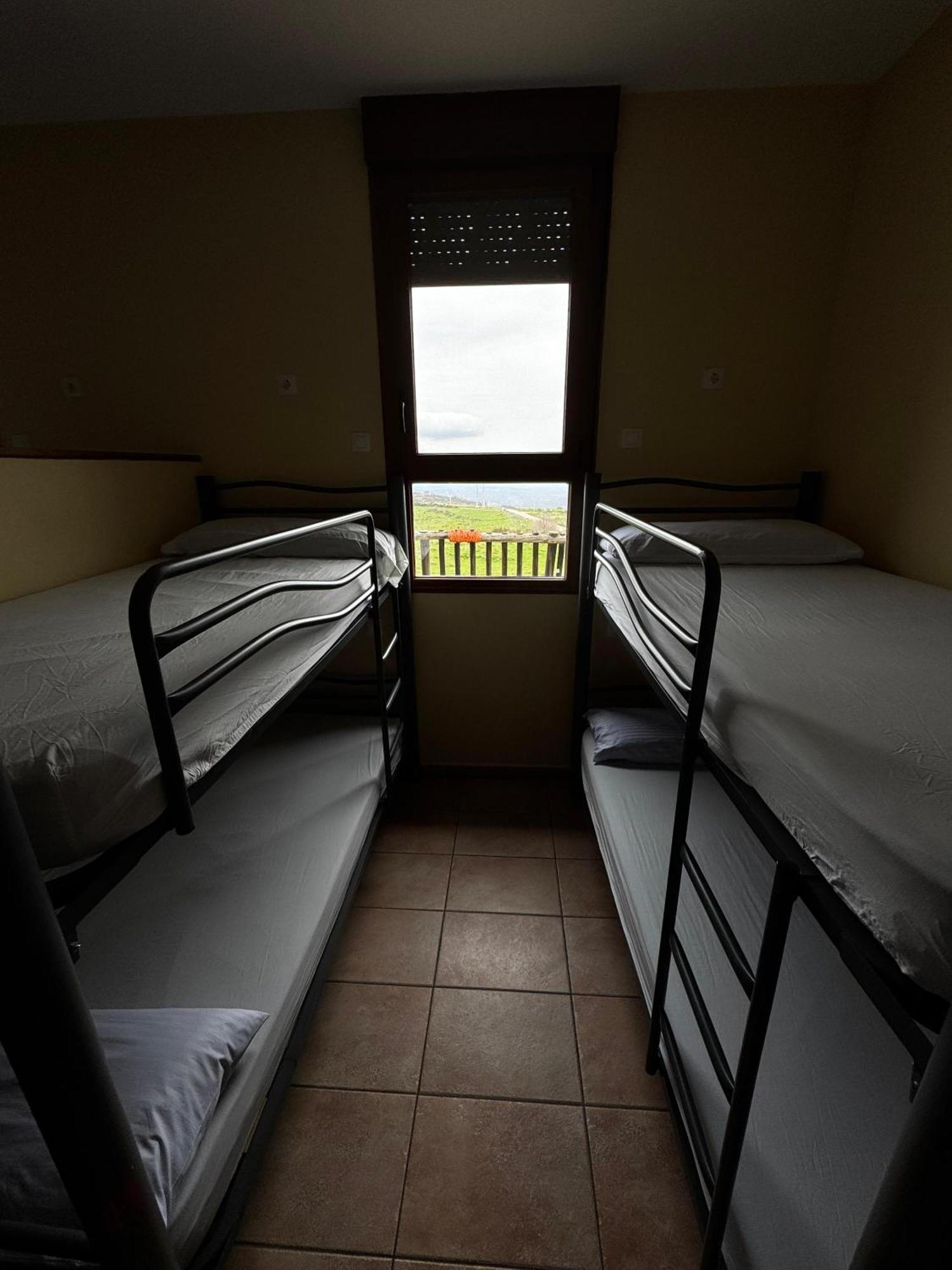 Albergue De Peregrino Cruz De Fierro フォンセバドン エクステリア 写真