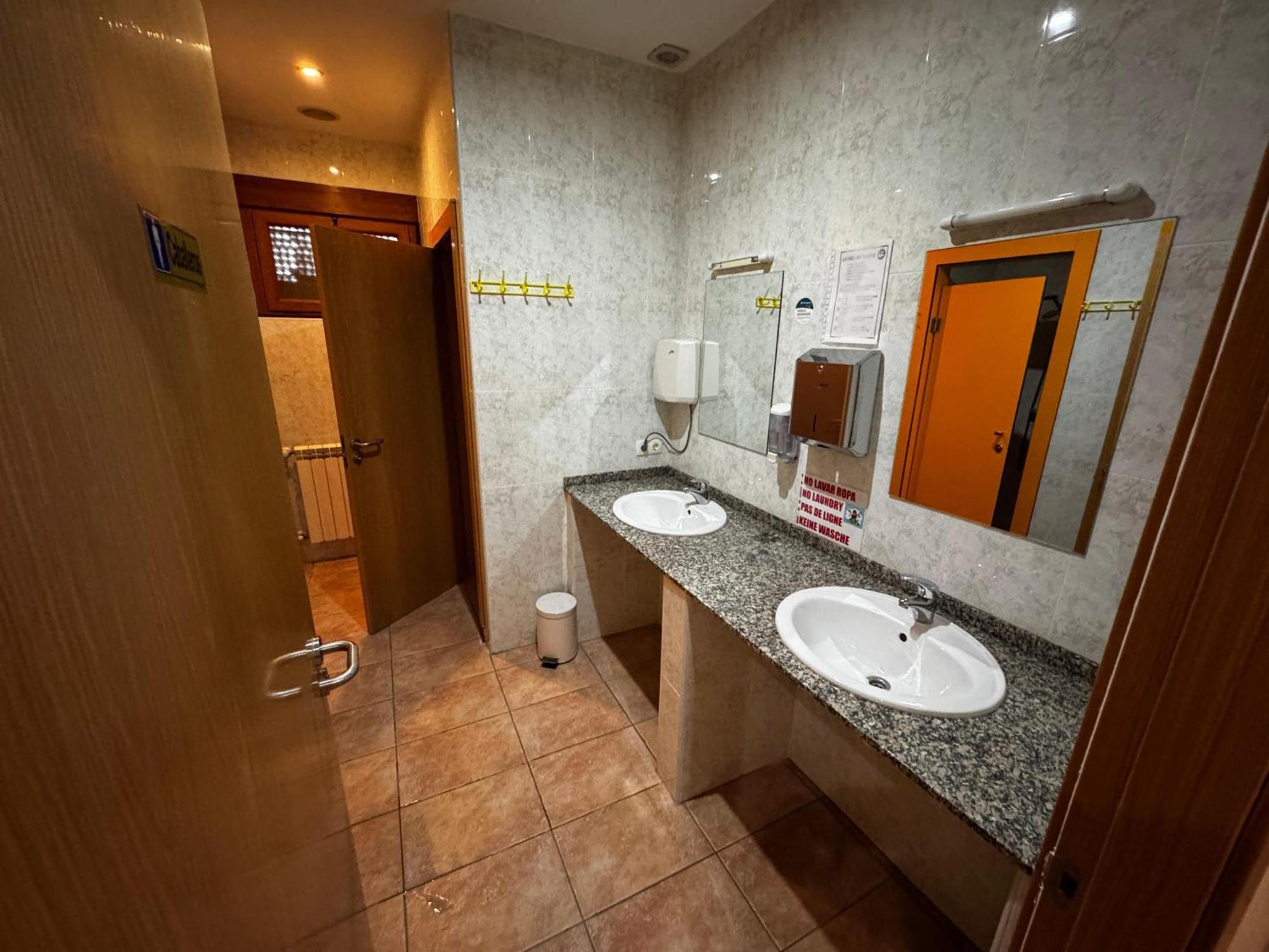 Albergue De Peregrino Cruz De Fierro フォンセバドン エクステリア 写真