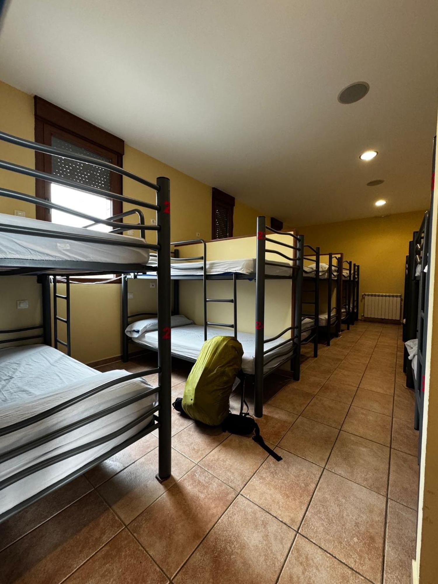 Albergue De Peregrino Cruz De Fierro フォンセバドン エクステリア 写真